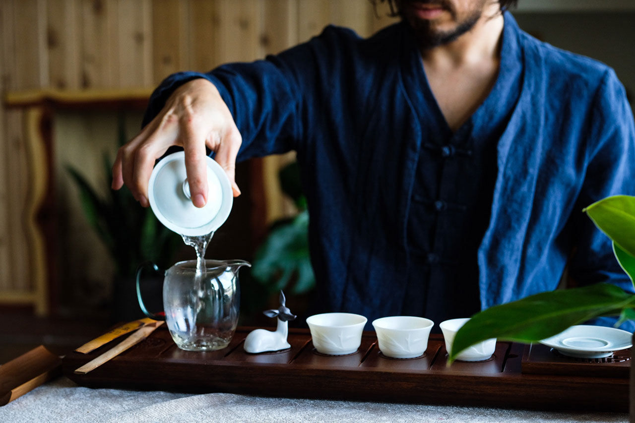 Thưởng trà, góc “tham chiếu” người đàn ông trưởng thành